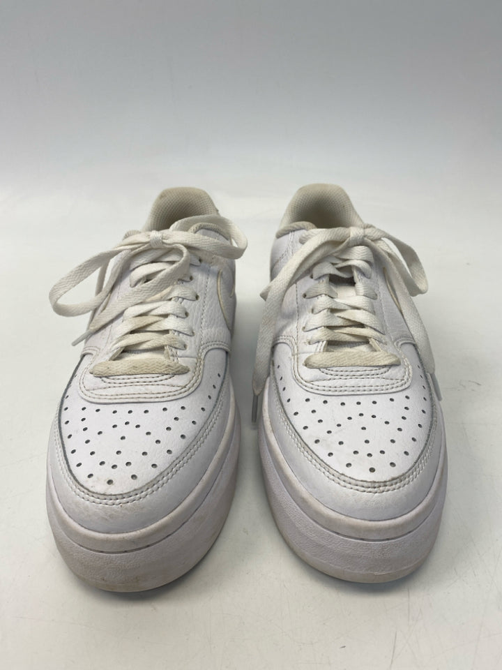 Nike  Size 7.5 White Lace-up Sneakers