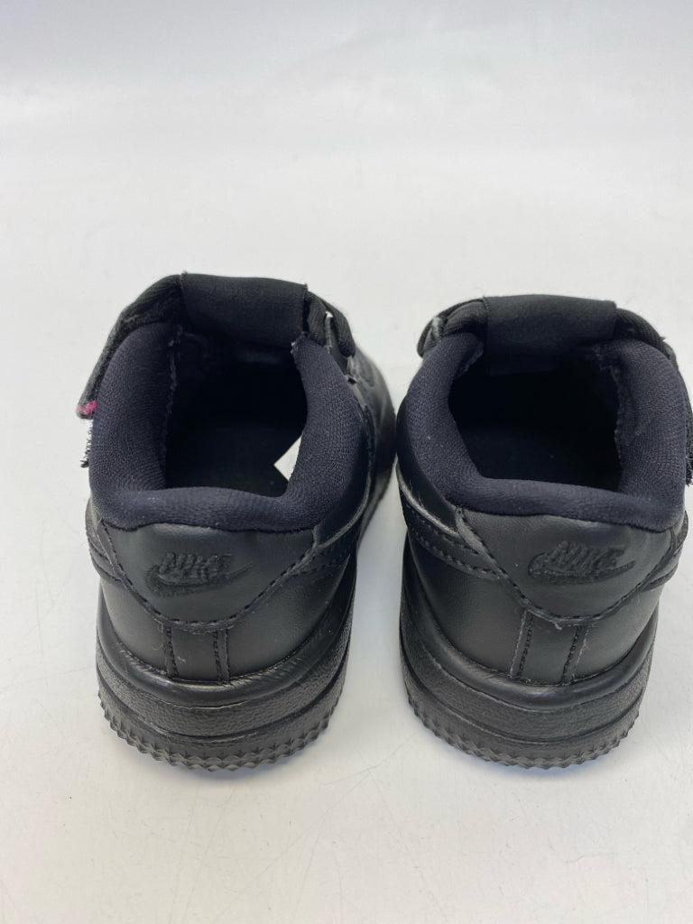 Nike SIZE 7 Black Boy&