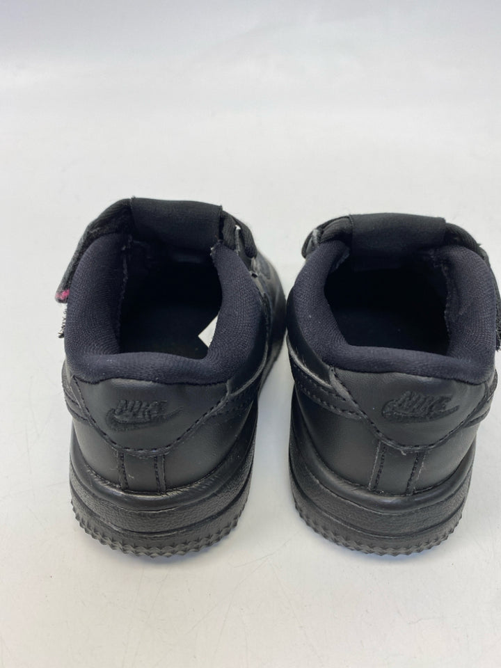 Nike SIZE 7 Black Boy&