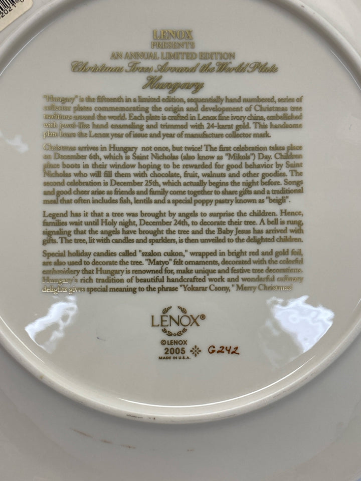 Lenox Cream Green/Multi Christmas Decorative Plate