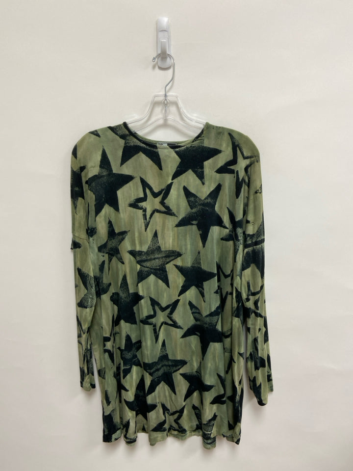 Size OSFM Sage Black Stars Long Sleeve Ladies Top