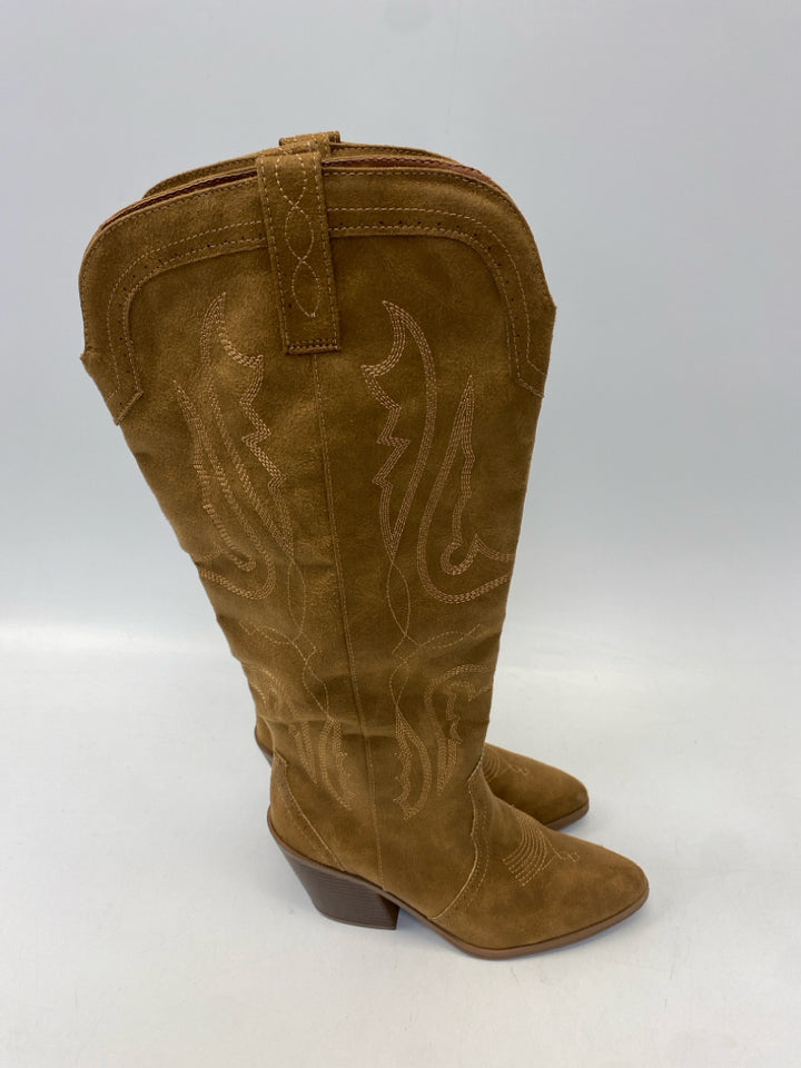 Size 7.5 Camel Western Boots
