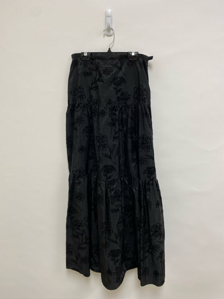Chetta B. Size 4 Black Flowers Embossed Ladies Skirt