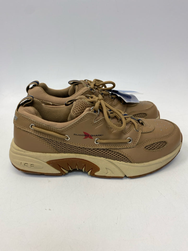 Size 8 Tan Navy Men&