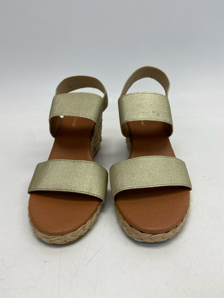 NWOT Tommy Bahama  Size 8 Gold Metallic Sandals