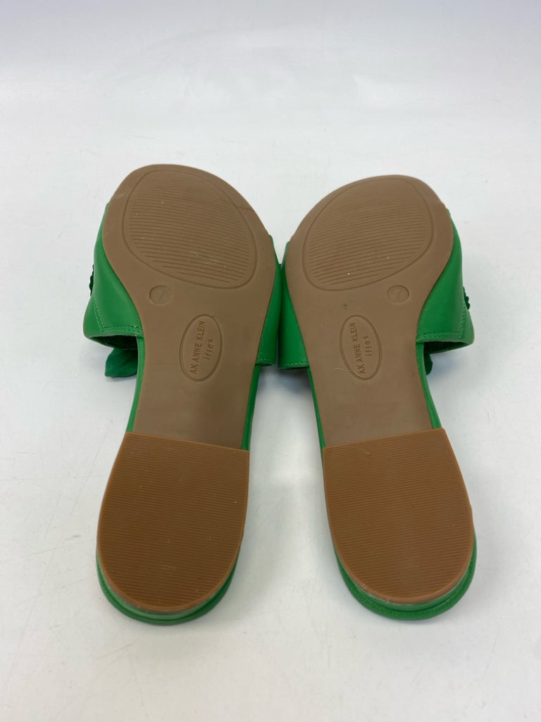 NWOT Anne Klein  Size 7 Green Leaves Sandals
