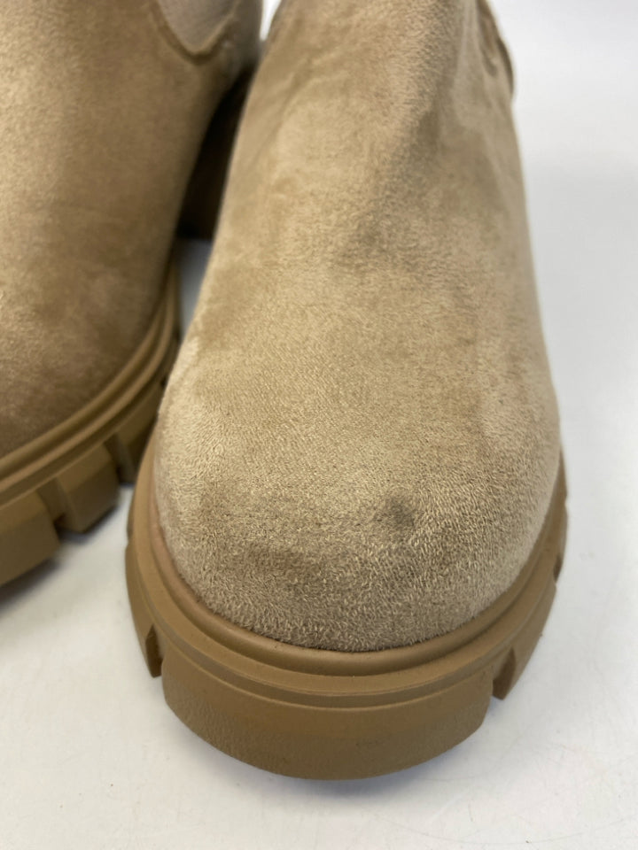Soda US Shoe Size 9 Cream Boots