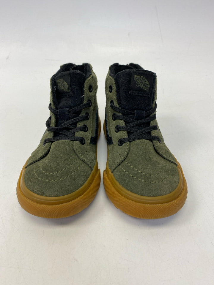 Vans SIZE 8 Olive Black Boy&