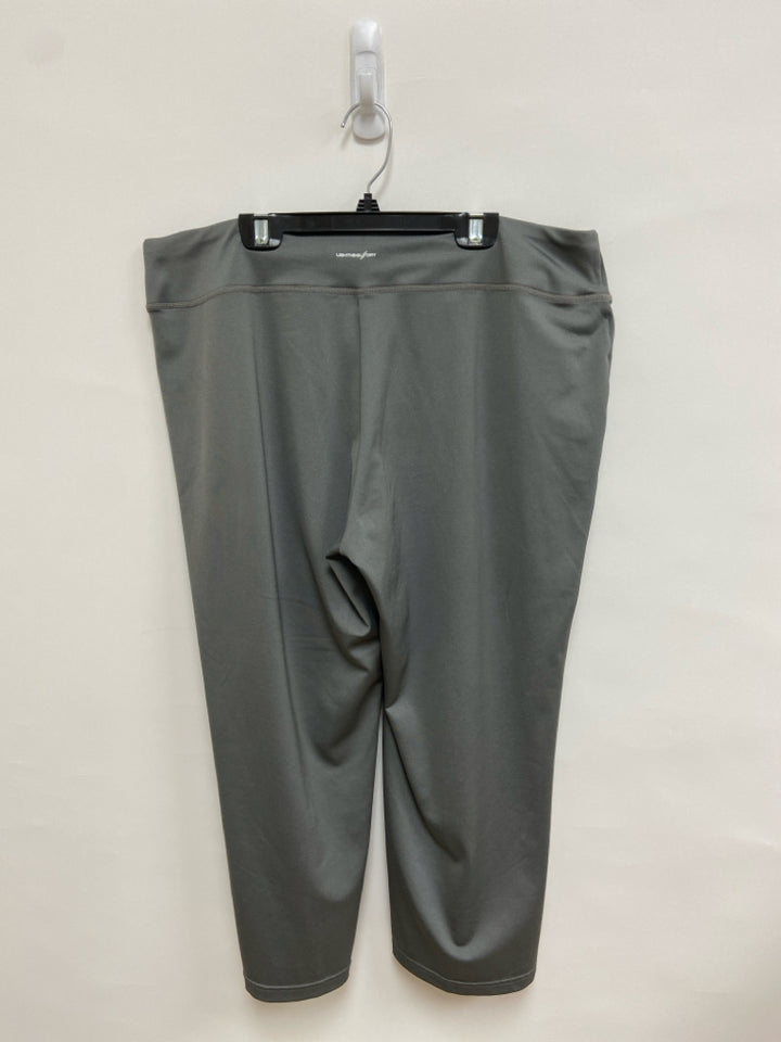 New Balance Size L Gray Athletic Leggings