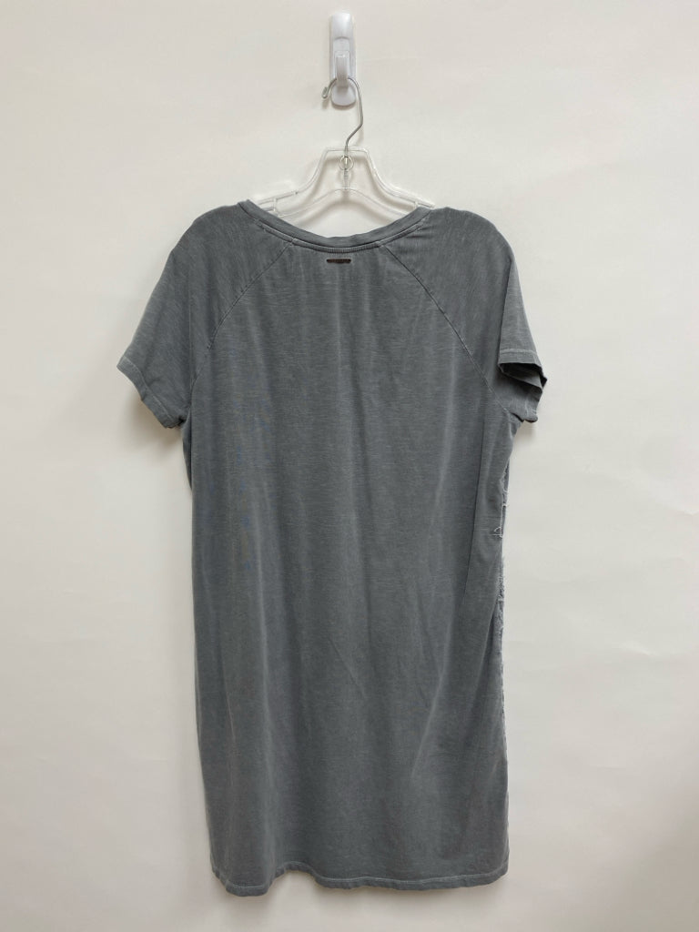 Life is Good Size L Gray Applique Short Sleeve Tee Ladies Dress