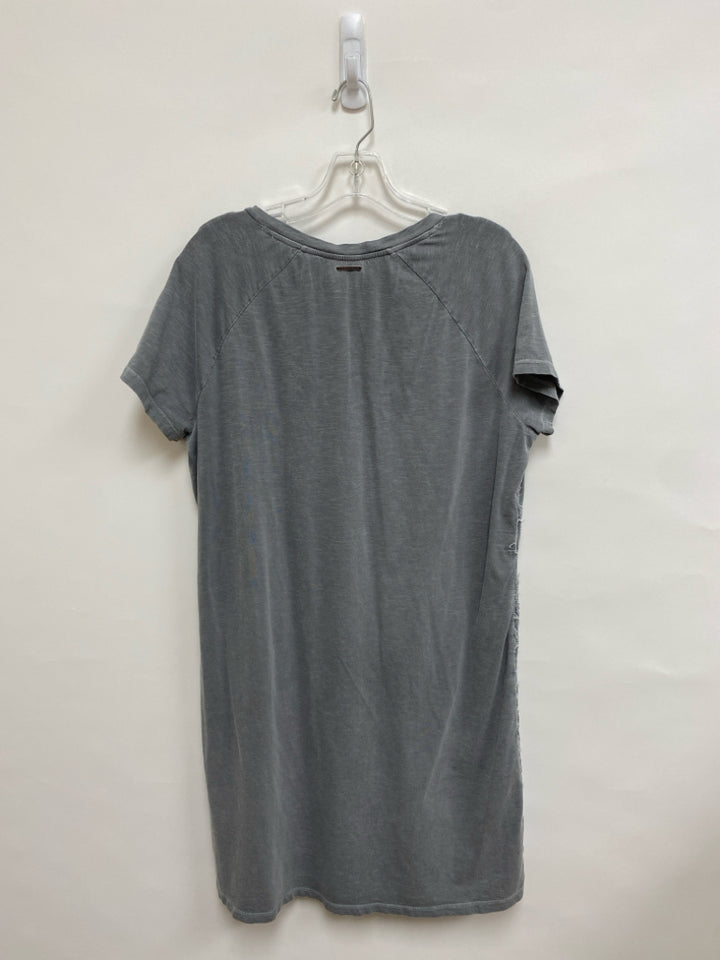 Life is Good Size L Gray Applique Short Sleeve Tee Ladies Dress