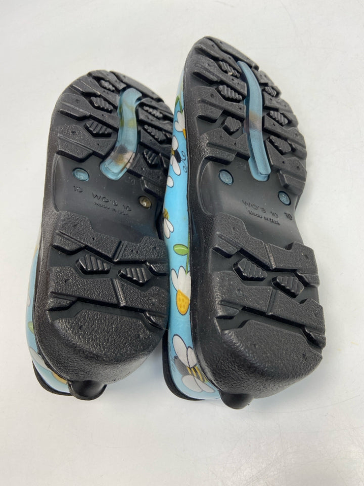 NWT  Size 10 Blue/White Yellow Bee(s) Clogs