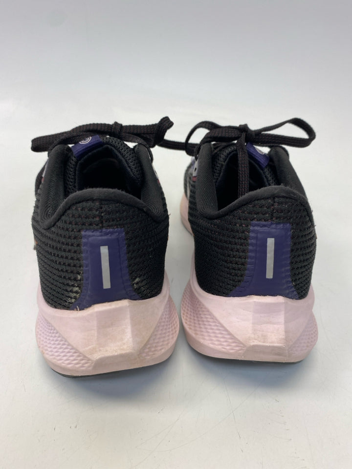 Nike  Size 9 Black Lace-up Sneakers
