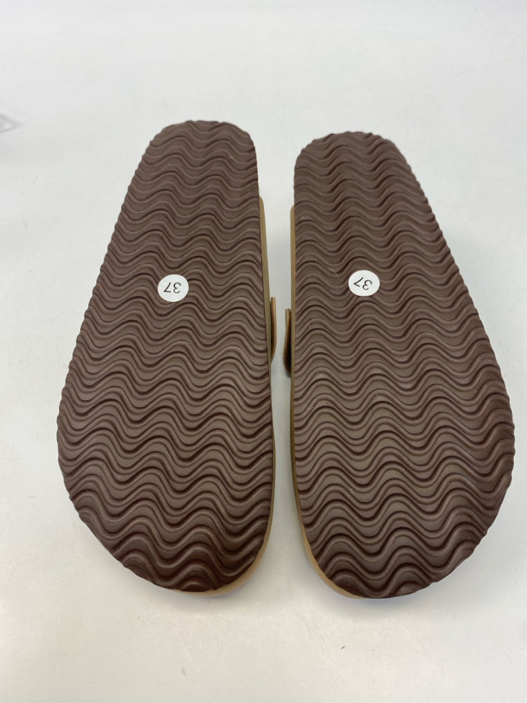 NWOT Kidmi Size 37 Brown Mules