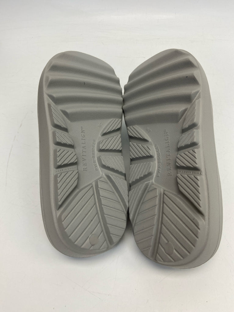NWT  Revitalign Size 7 Gray Sandals