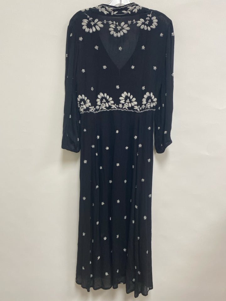 Free People Size L Black White Embroidered V Neck Ladies Dress