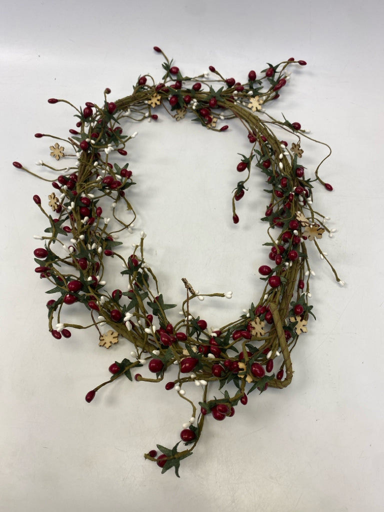Red/White Berries Christmas