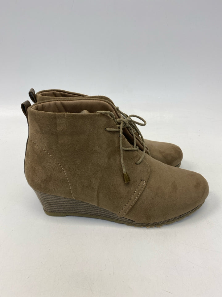 US Shoe Size 8.5 Brown Lace-up Boots