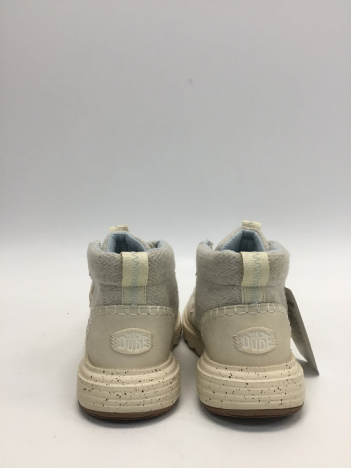 NWT Hey Dude US Shoe Size 8 Ivory Sneakers