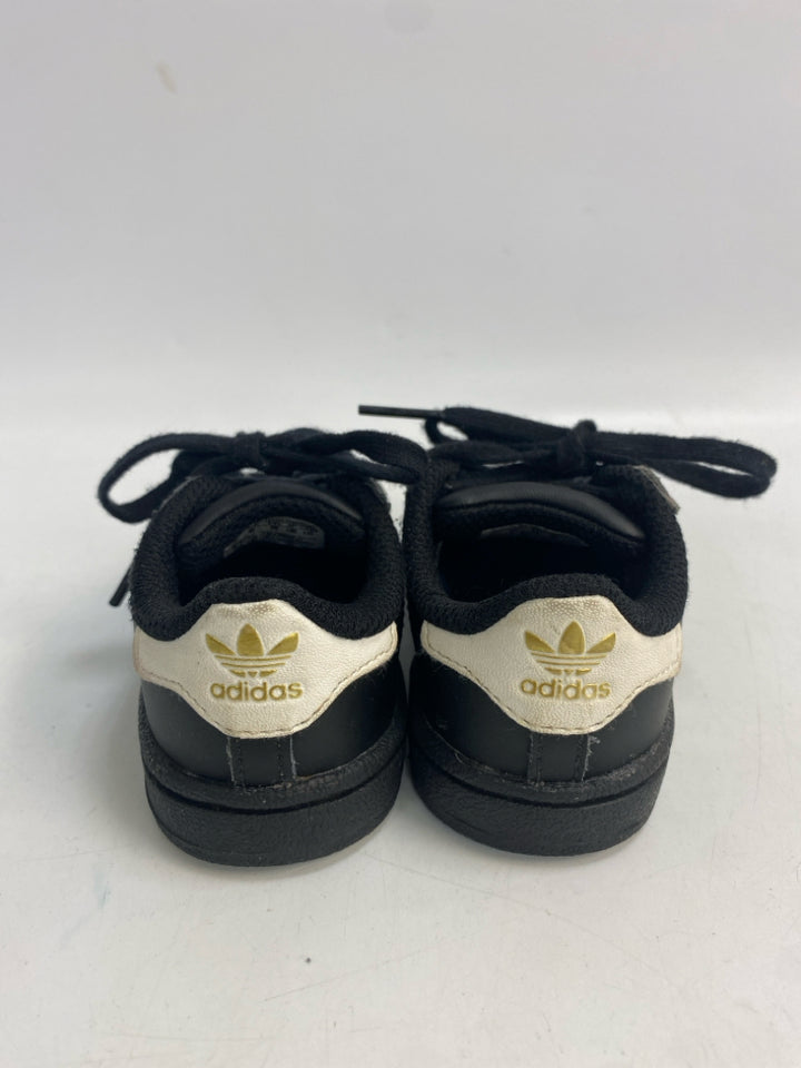 Adidas SIZE 5 Black White Lace-Up Boy&