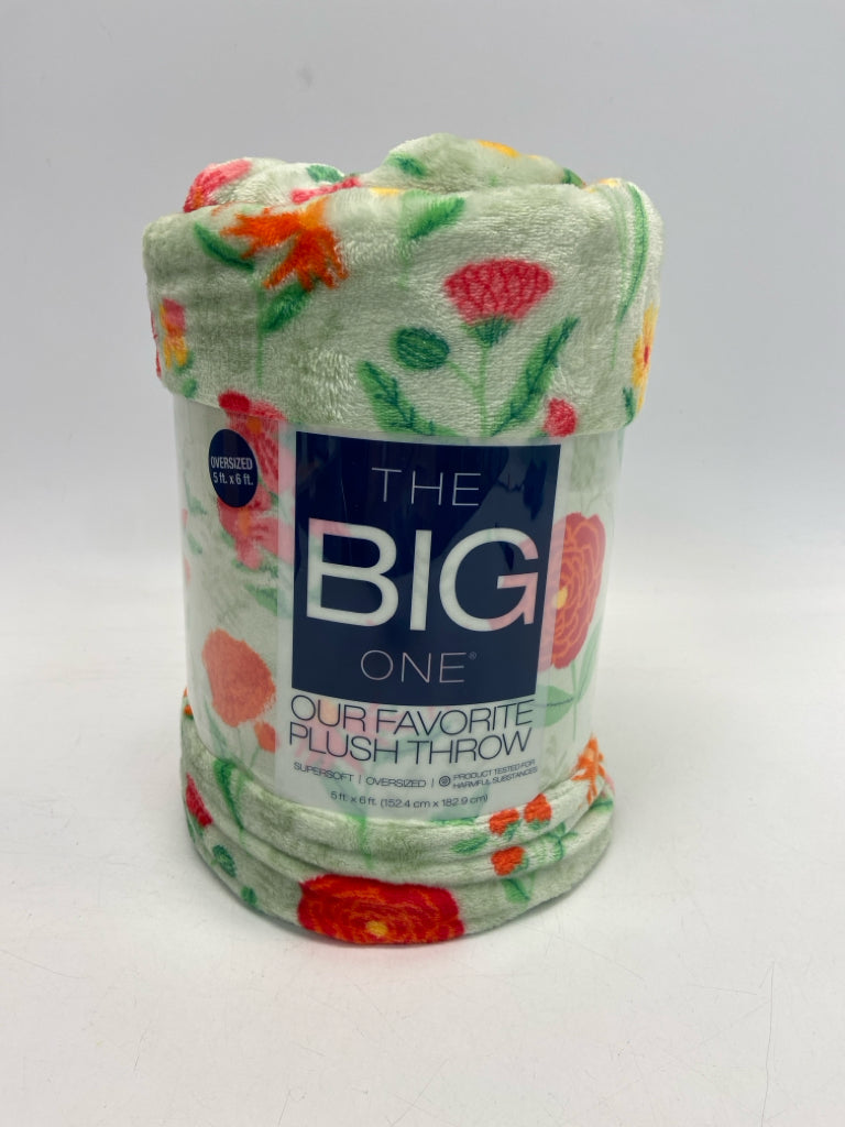 NEW Green Multi Color Flowers Blanket