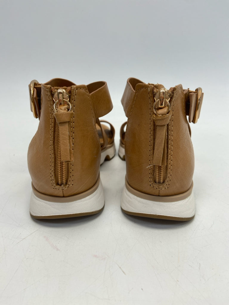 Sofft  Size 6 Camel Crisscross Leather Sandals