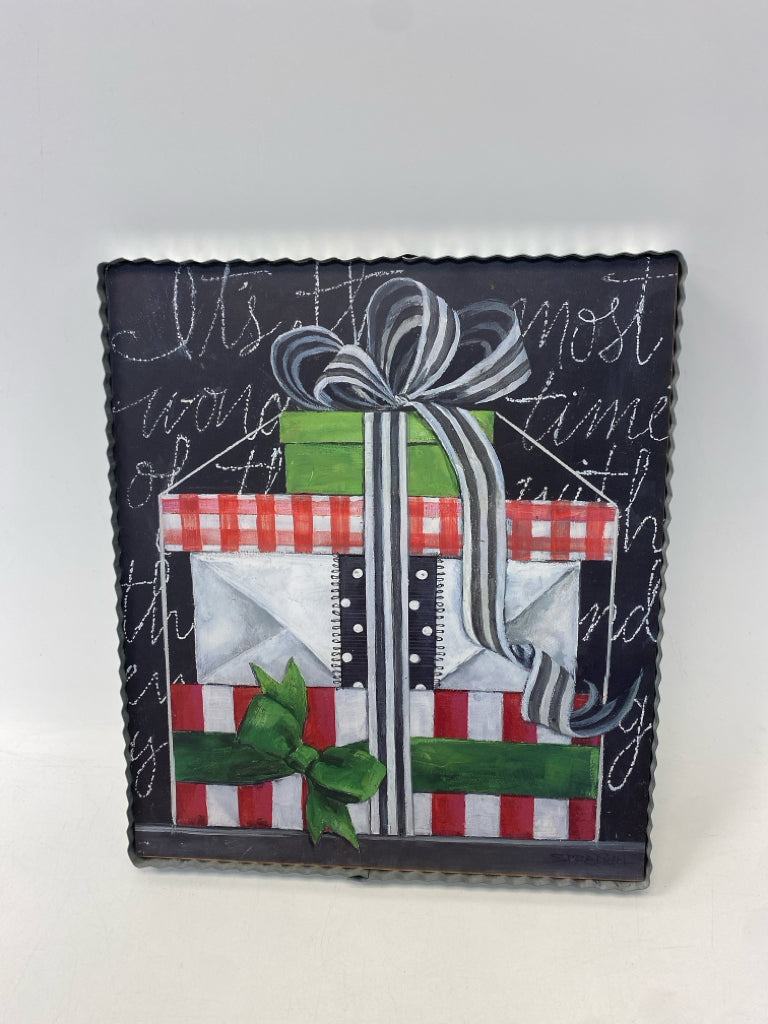 Roundtop Collection Gray/White Red/Green Christmas