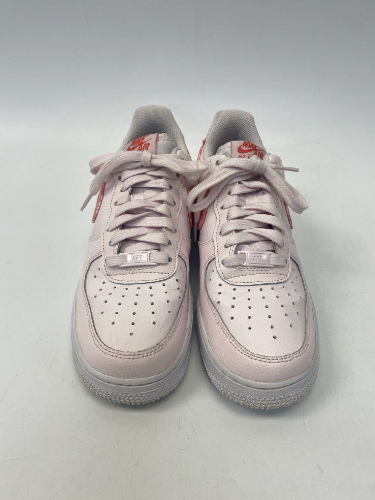 Nike  Size 9 Pink Lace-up Sneakers