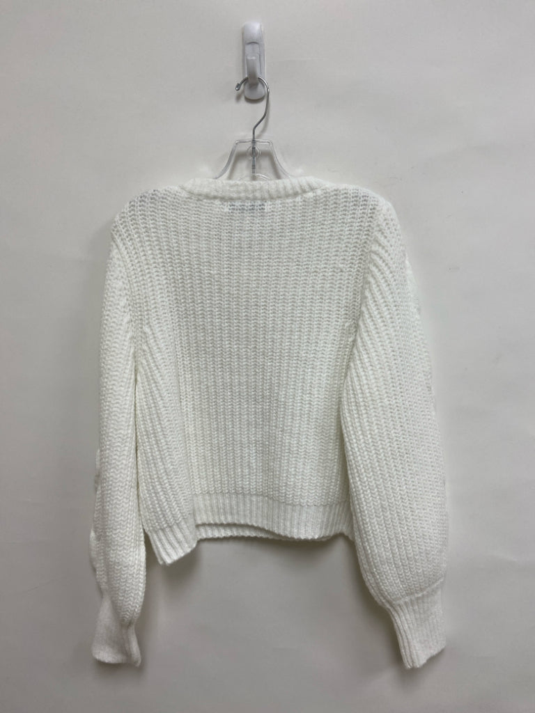 NWT Size M White Chunky Puff Sleeve Ladies Sweater