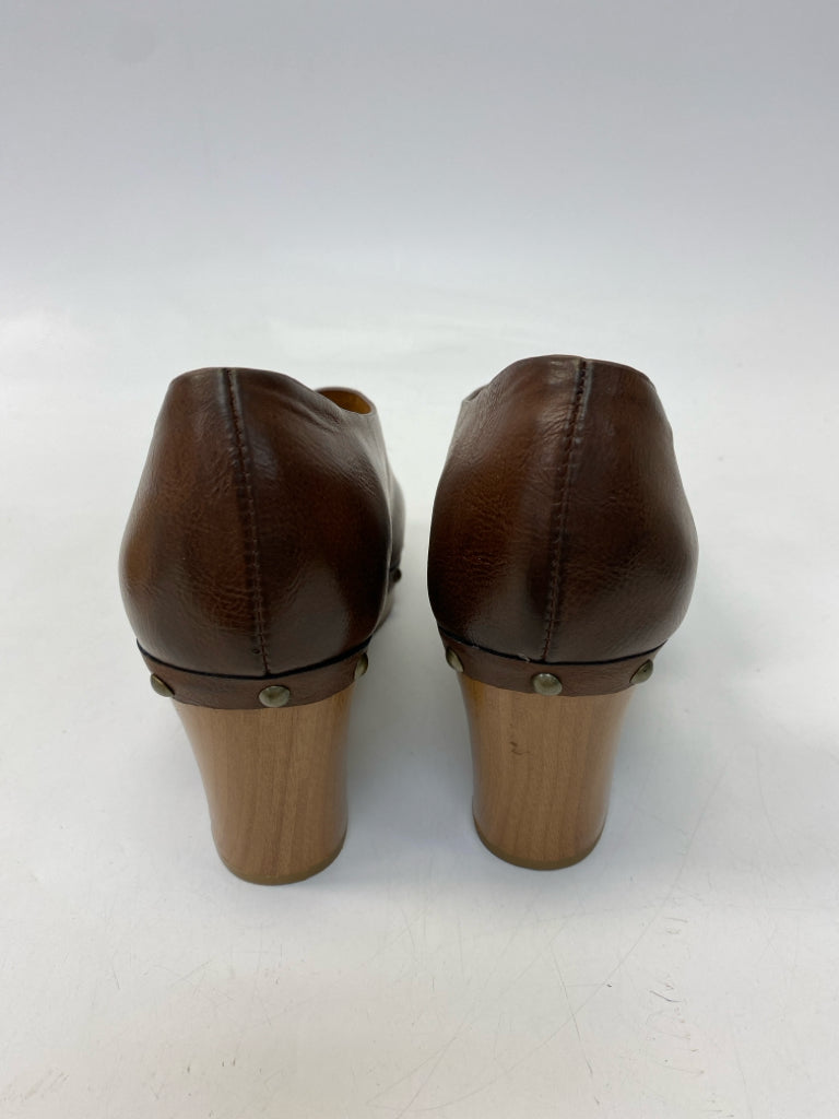 Korks  Size 7 Dark Brown Clogs