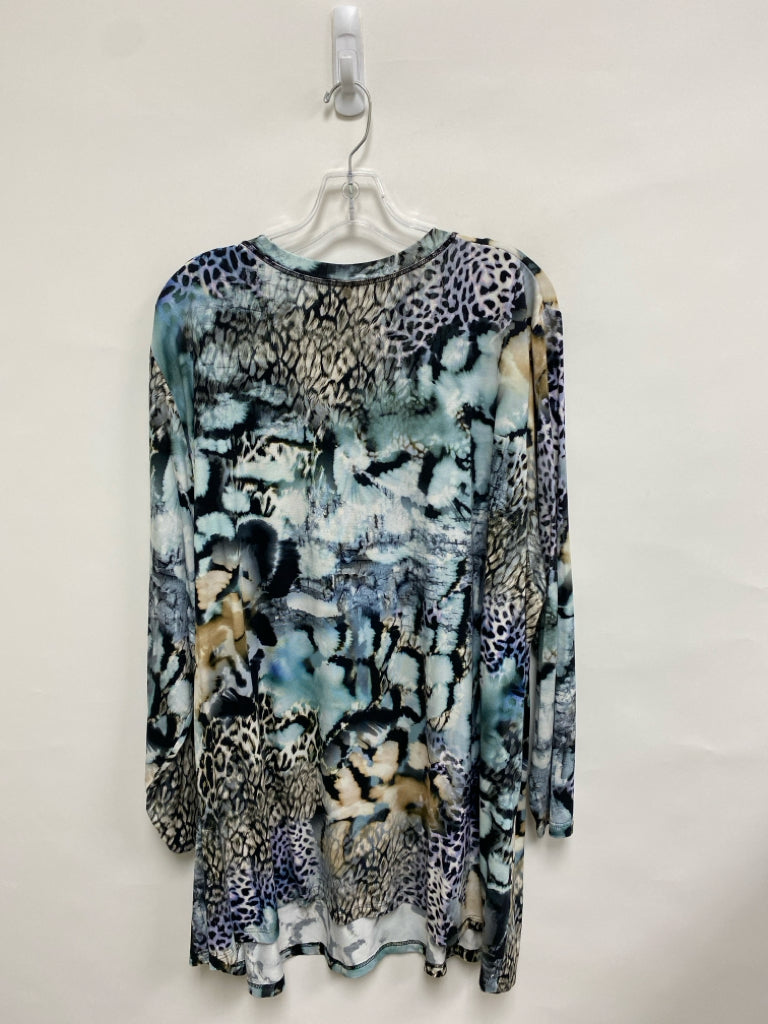 SIZE  28 Aqua/Black Cream/Multi Abstract Plus Size Top