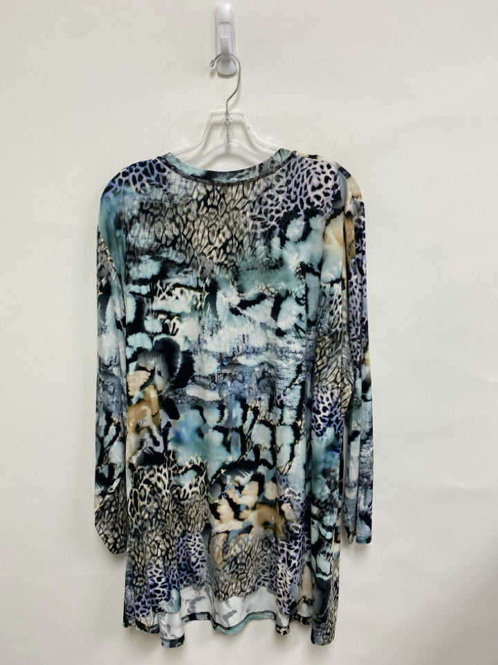 SIZE  28 Aqua/Black Cream/Multi Abstract Plus Size Top