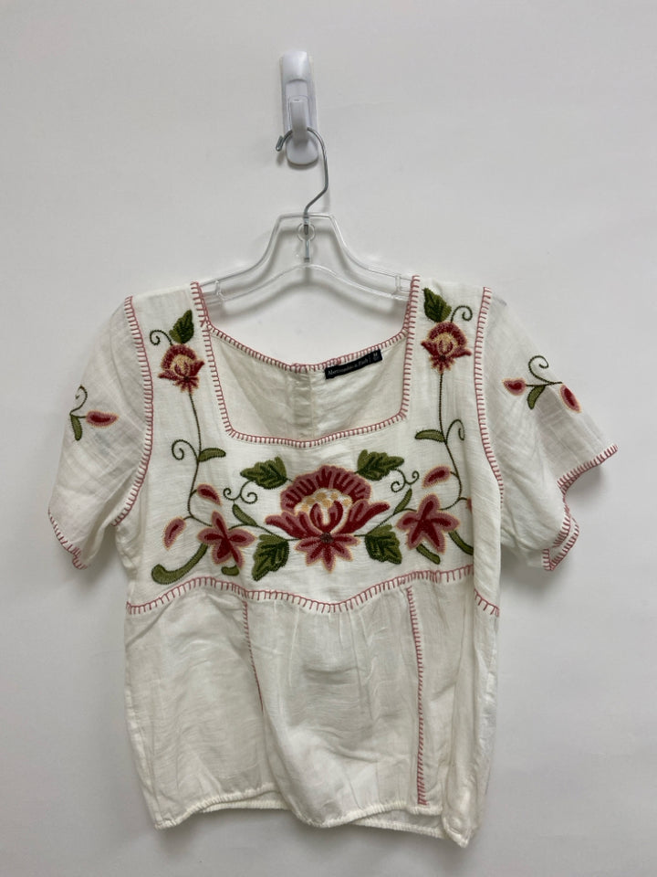 Abercrombie &amp; Fitch Size M Cream Pink/Green Embroidered Ladies Top