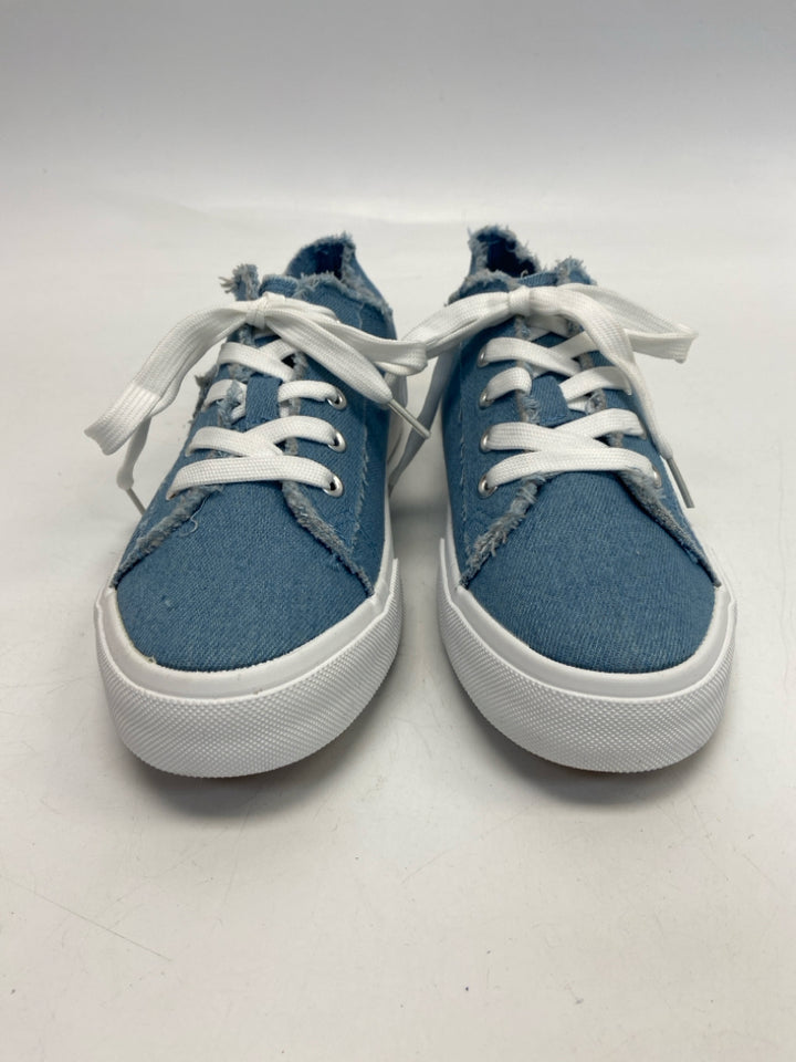 NWOT  Size 9 Blue Denim Lace-up Canvas Sneakers