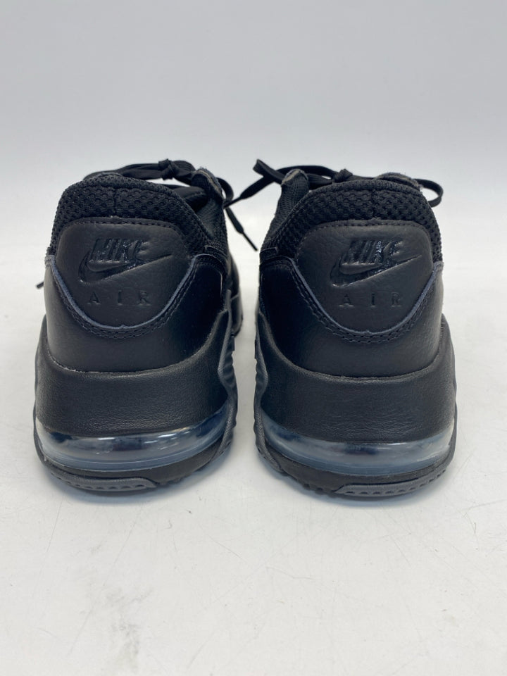 Nike Size 8.5 Black Lace-Up Men&