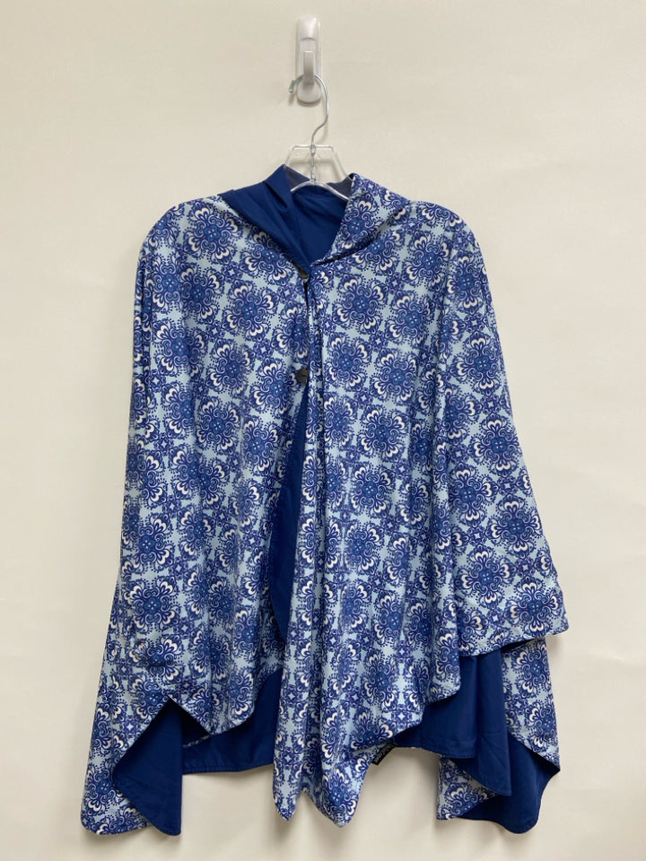 Size OSFM Powder Blue White/Aqua Reversible Poncho Ladies Rain Coat