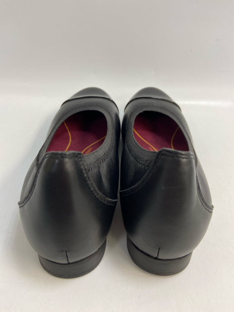 Munro US Shoe Size 7.5 Black Flats
