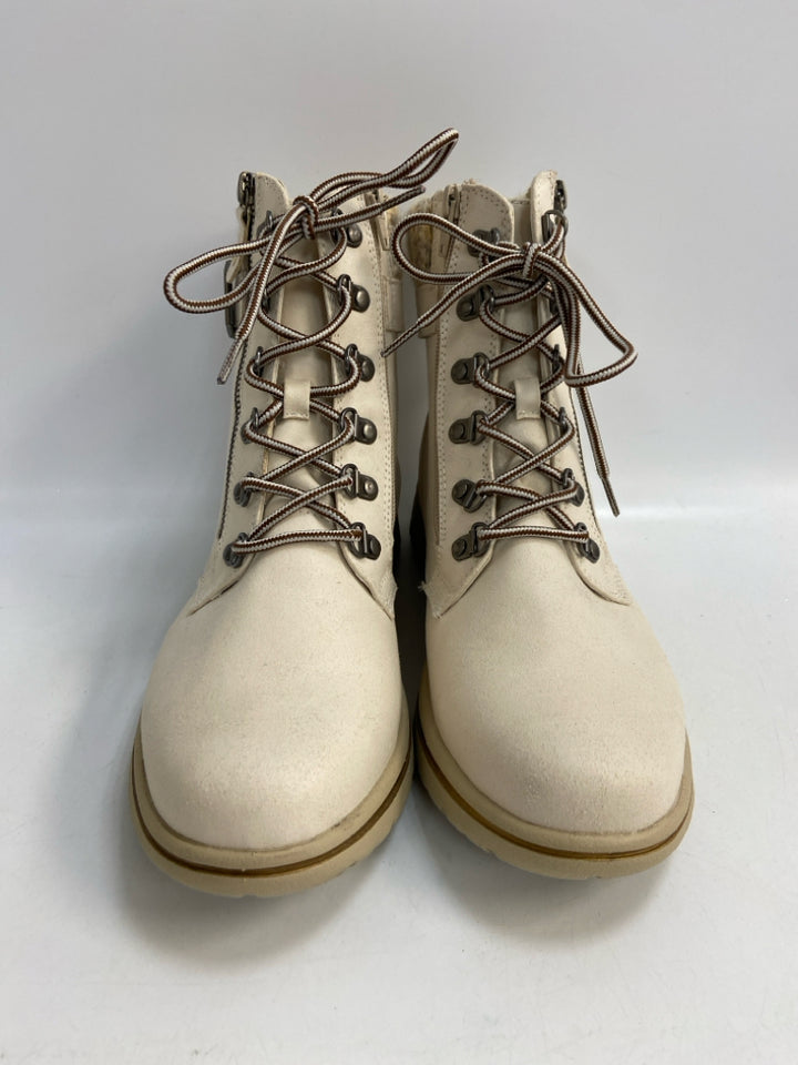 White Mountain US Shoe Size 10 Cream Side Zipper Boots