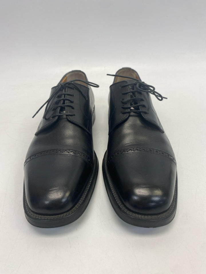 Size 9.5 Black Lace-Up Men&