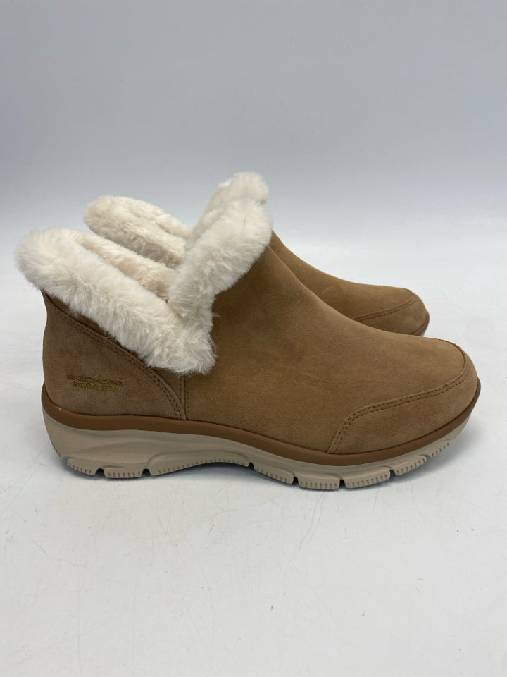 NWOT Skechers US Shoe Size 9 Brown Cream Trimmed Boots