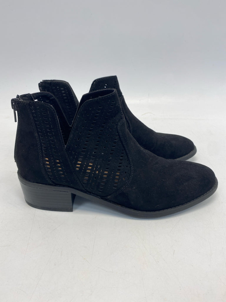 New Directions US Shoe Size 8 Black Perforated Boots