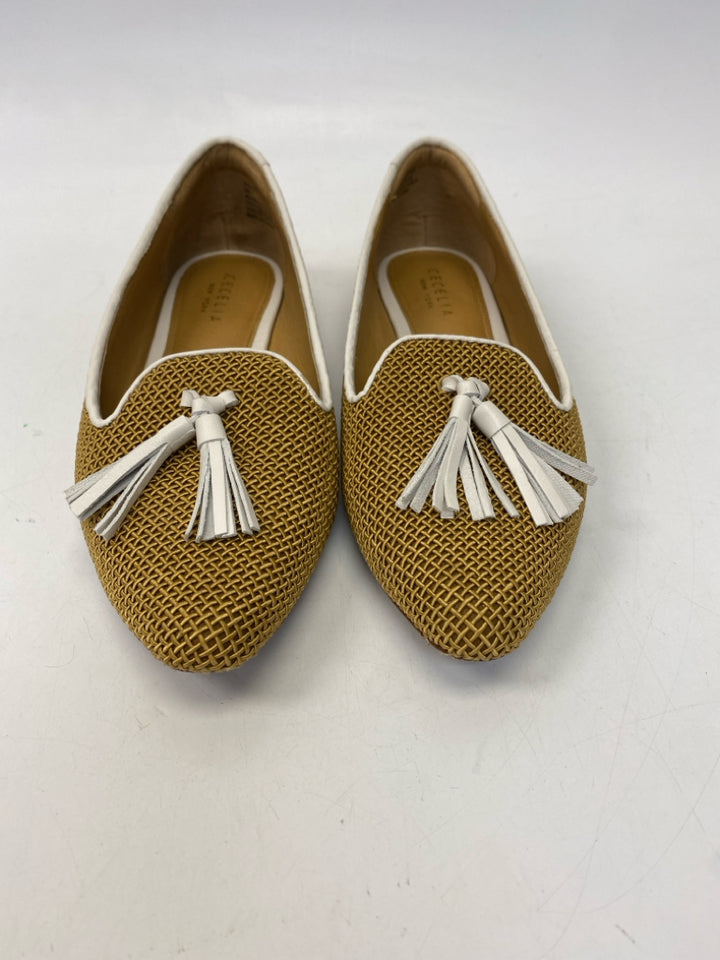 Size 8 Gold White Woven Flats