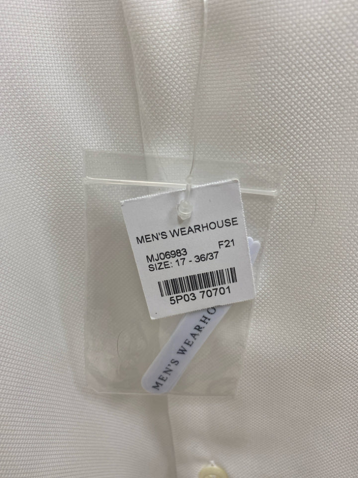 NWT PRONTO UOMO Size 17 White Button Up Men&