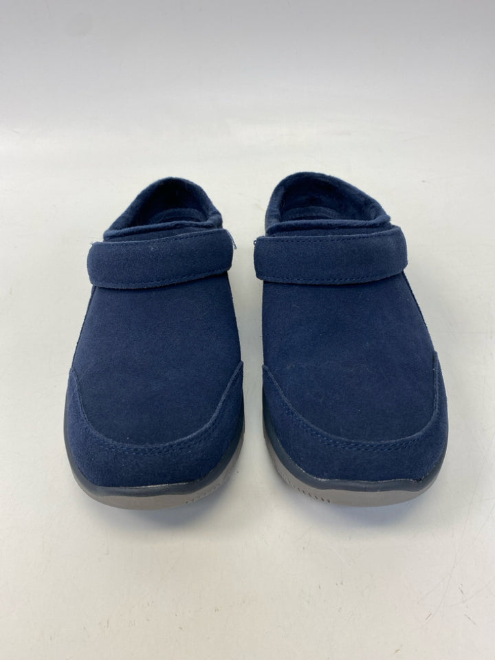 NWOT Skechers  Size 7.5 Navy Suede Clogs
