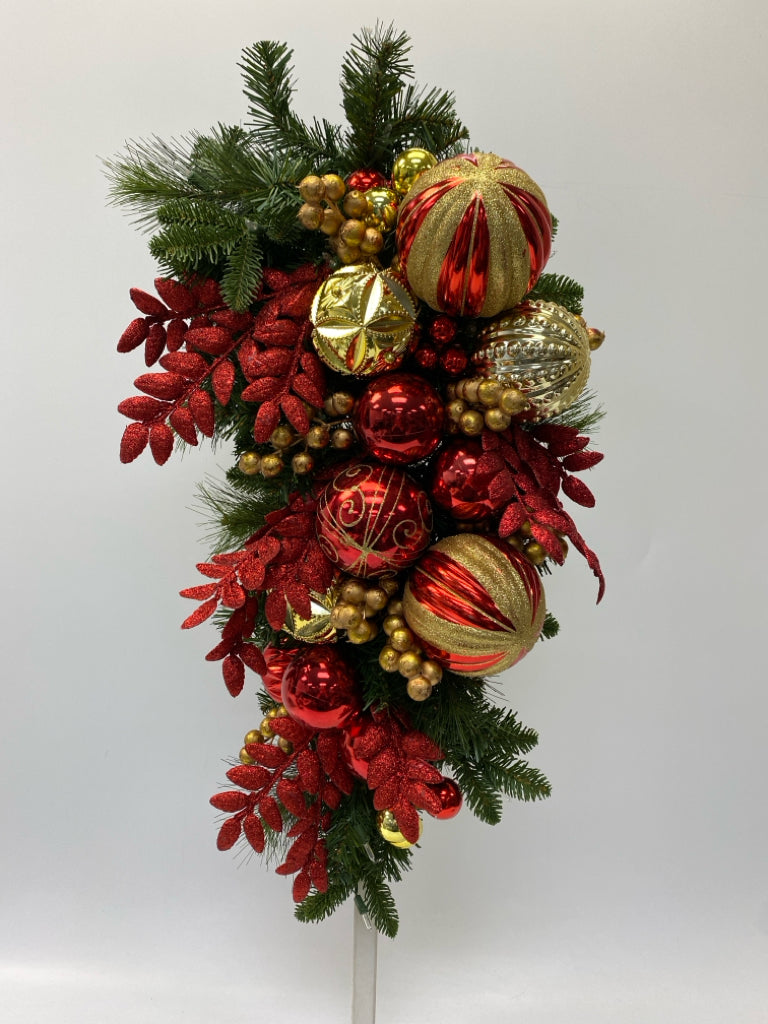 Red Gold Berries Christmas
