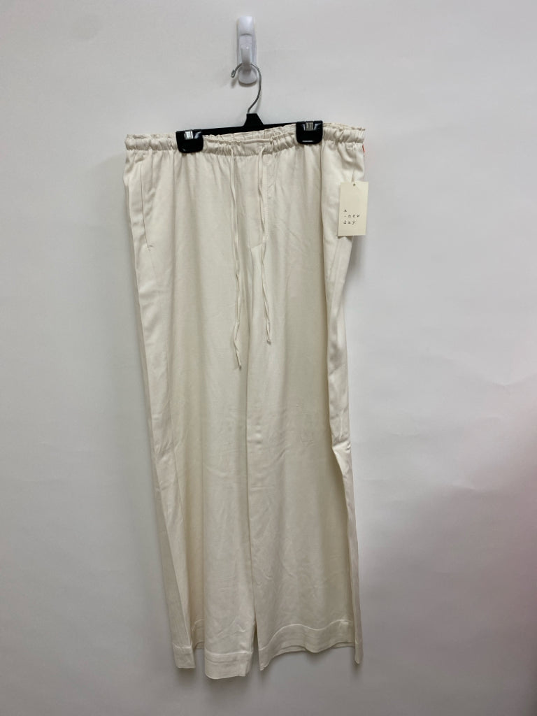 NWT a new day Size M Cream Ladies Pants