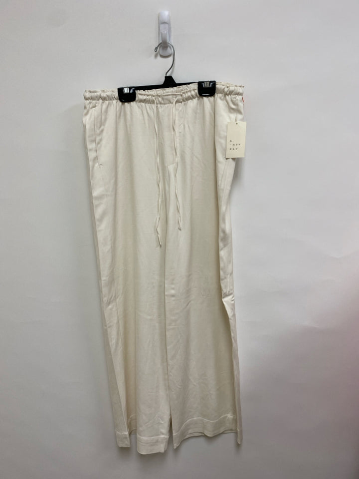 NWT a new day Size M Cream Ladies Pants