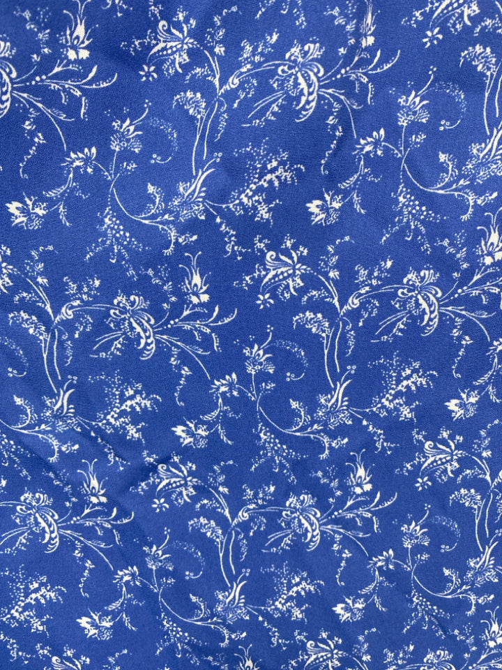 NWT CeCe Size XS Blue White Flowers Sleeveless Ladies Top