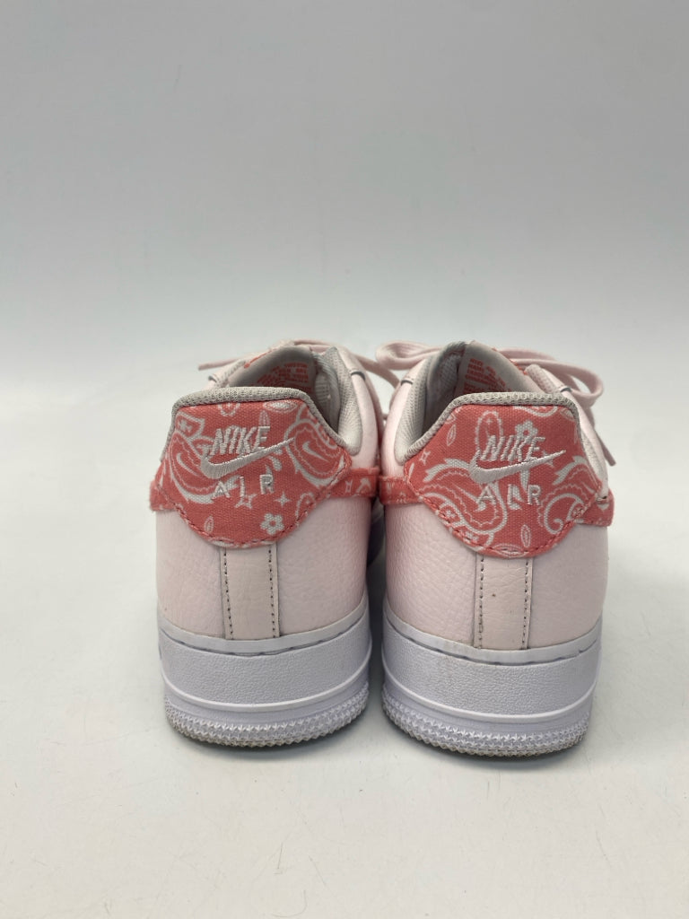 Nike  Size 9 Pink Lace-up Sneakers