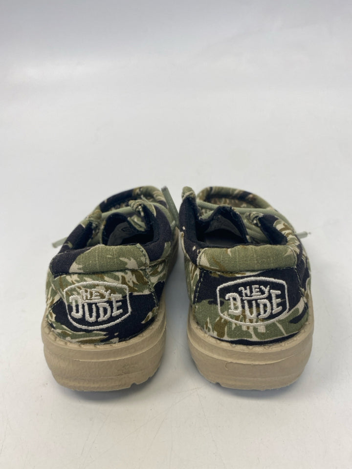 Hey Dude SIZE 5 Black Green/Cream Camouflage Boy&